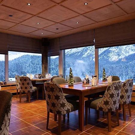 132 With Pool, Gym And Sauna - Champfer
